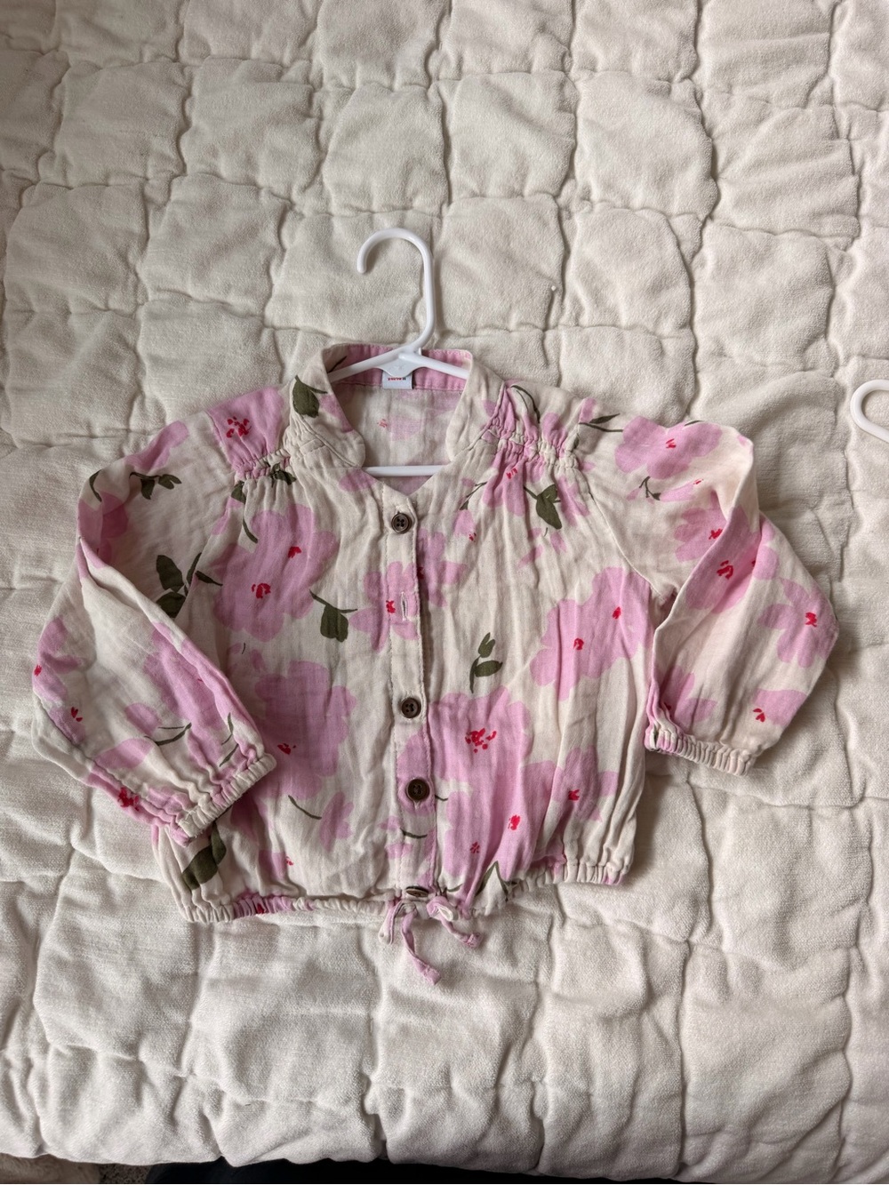Old Navy Pink Floral Button-Up Tie-Hem Blouse